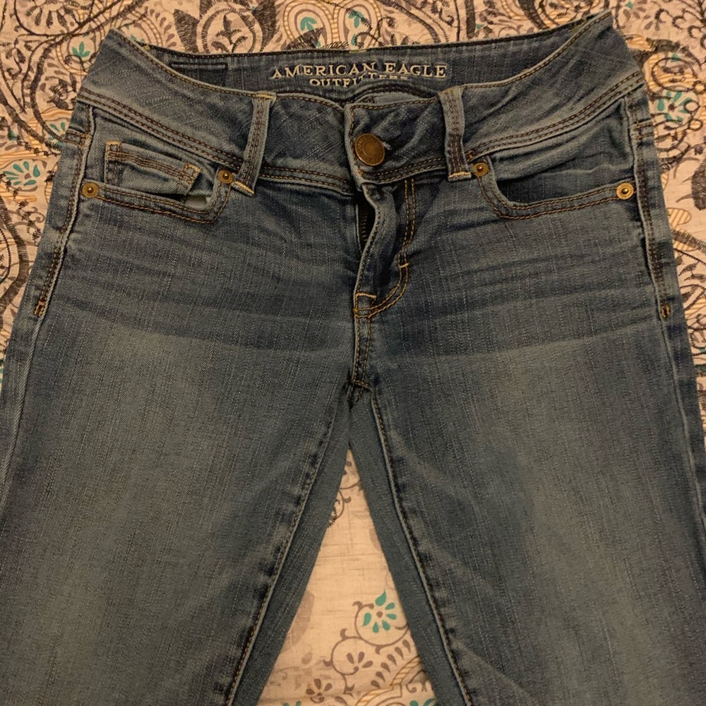 AMERICAN EAGLE KICK BOOT JEANS